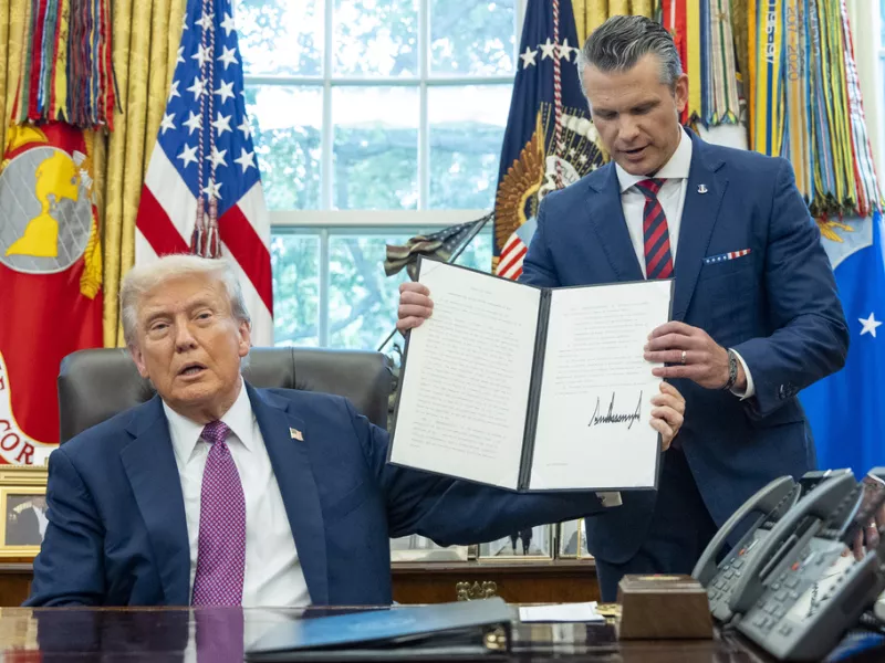  Donald Trump - Pete Hegseth