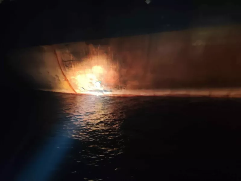 από το χτύπημα στα δύο τάνκερ