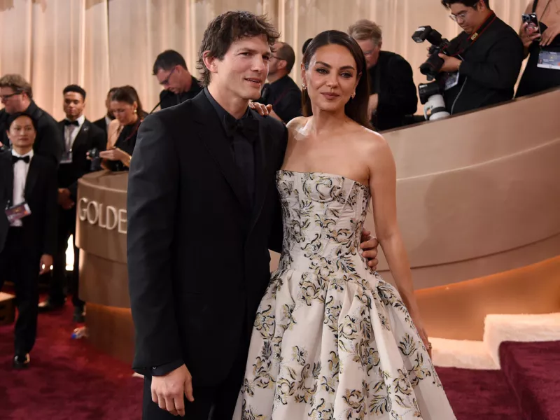 Άστον Κούτσερ-Μίλα Κούνις