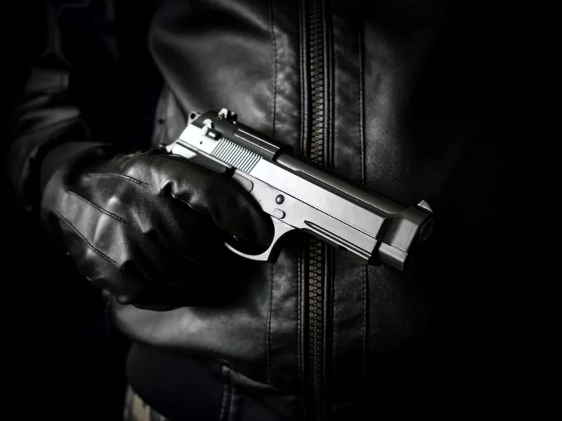 Ένοπλος με πιστόλι
