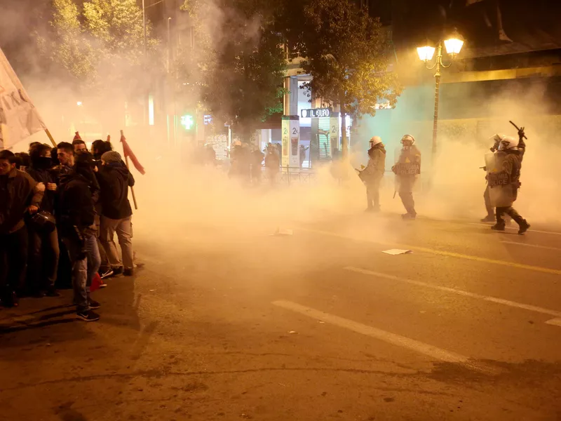 Επεισόδια στο Κέντρο στην πορεία κατά της Μέρκελ (VIDEO)