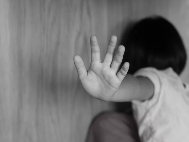 Συνελήφθησαν 20χρονος και 24χρονος για ασέλγεια σε βάρος νηπίου