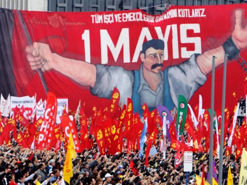 Πρωτομαγιά πλατεία Ταξίμ