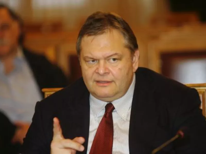 Βενιζέλος: Καλεί πίσω τους διαγραφέντες βουλευτές 