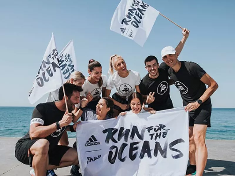 Η adidas ενεργοποιεί τη δύναμη των sports σε ένα κίνημα ενάντια της θαλάσσιας ρύπανσης από πλαστικό