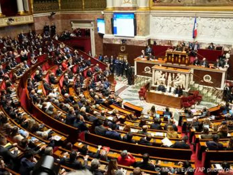 Γαλλία: Λίστα Μπαρνιέ με «σφραγίδα» Μακρόν