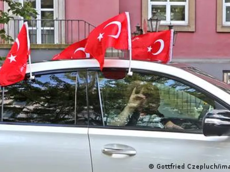 Οι Γκρίζοι Λύκοι παίζουν μπάλα στη Γερμανία