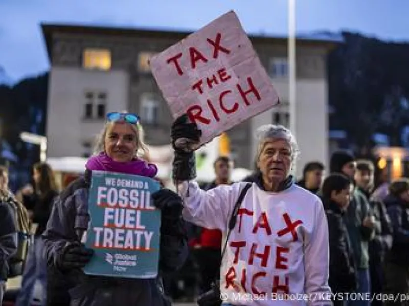 «Eat the rich» φωνάζουν διαδηλωτές στο Νταβός