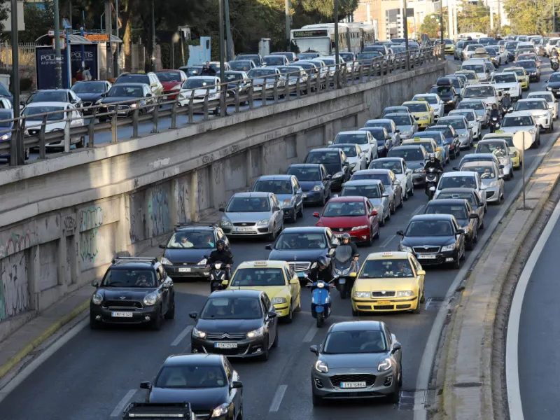 Λεωφόρος Κηφισίας: Φωτιά σε όχημα