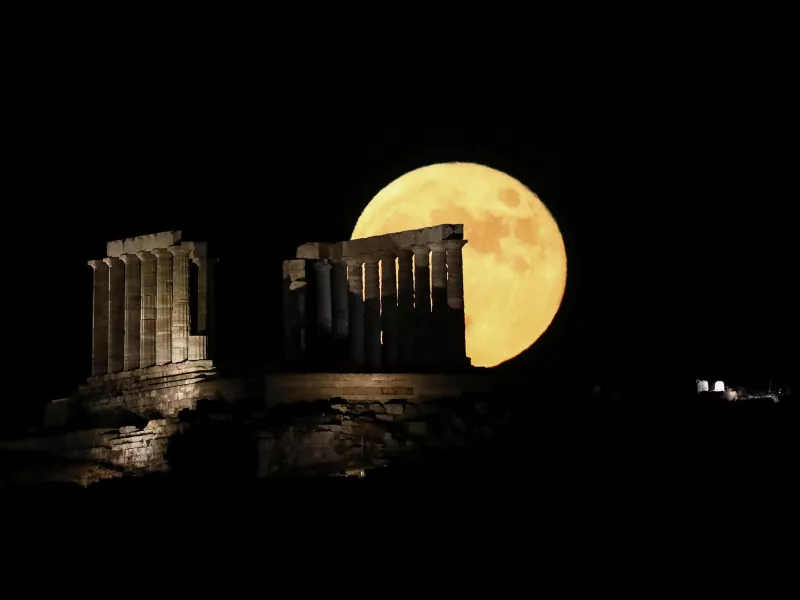 Πανσέληνος του Οξύρρυγχου: 10+1 ελληνικά τραγούδια για το φεγγάρι